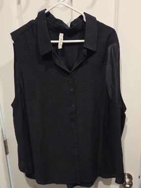 torrid Black Sleeveless Button-Down Collared Top
